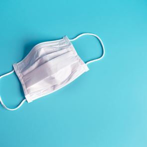 Υφασμάτινη ή χειρουργική μάσκα