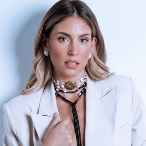 Είχαμε ξεχάσει πόσο μας αρέσει η Αθηνά Οικονομάκου