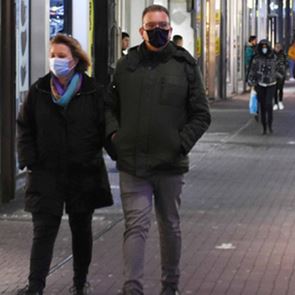 Κορονοϊός: Αυξήθηκαν στους 683 οι διασωληνωμένοι