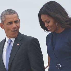 Οι Obama στηρίζουν <em>Kamala</em> <em>Harris</em>