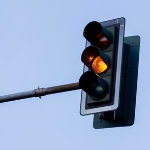 Τα φανάρια κυκλοφορίας ίσως αποκτήσουν τέταρτο χρώμα