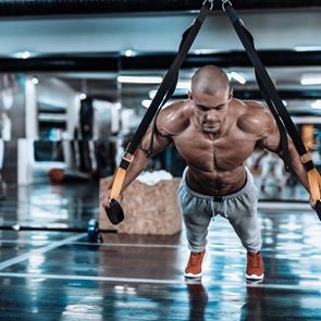 Γυμνάζοντας ολόκληρο το σώμα με έναν ιμάντα TRX