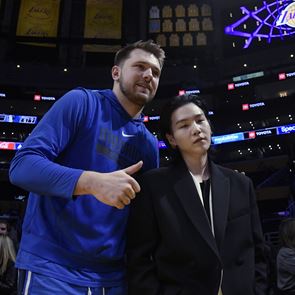 Τι δουλειά έχει ο Suga των BTS στο NBA