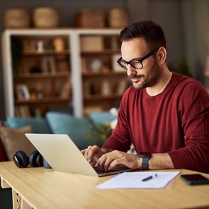 5 δουλειές με μεγάλο μισθό και δυνατότητα τηλεργασίας