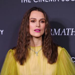 Στο The Woman in Cabin 10 η Keira Knightley είναι μία περίεργη δημοσιογράφος
