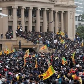 Σρι Λάνκα: Διαδηλωτές πυρπόλησαν την πρωθυπουργική κατοικία