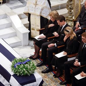 Πώς σχολίασαν τα διεθνή ΜΜΕ την κηδεία του τέως Βασιλιά Κωνσταντίνου