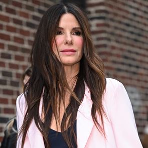 Η αμήχανη στιγμή που η Sandra Bullock βρέθηκε γυμνή με τον Ryan Reynolds