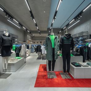 Πού θα βρεις τα πιο πρόσφατα κομμάτια της Calvin Klein