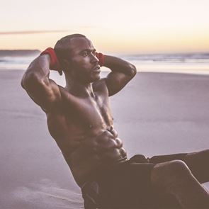 2 κινήσεις για σκληρότερους κοιλιακούς σε 15 λεπτά