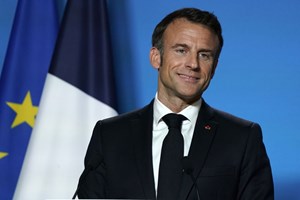 Είναι ο Emmanuel Macron‎‎ Παναθηναϊκός ή είναι ιδέα μας;