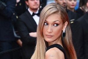 Η Dakota Johnson είναι φουλ κλασάτη ακόμα και γυμνή