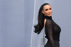 H Olivia Munn φωτογραφήθηκε ημίγυμνη και έδειξε τις ουλές της διπλής μαστεκτομής