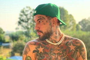 Αλεξία Κεφαλά: Ποια είναι η πανέμορφη influencer που παντρεύτηκε τον ράπερ FY