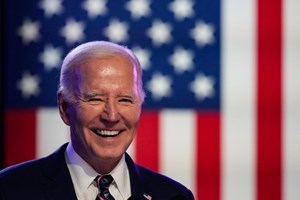 Όσο πάει, ο Joe Biden γίνεται ολοένα και πιο πορτοκαλί