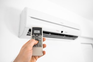 Ποια είναι η σωστή θερμοκρασία στο air condition για τον καύσωνα