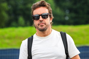 Γιατί έγινε viral o λαιμός του οδηγού της F1, Fernando Alonso