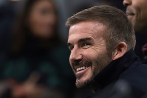 Ο David Beckham μάλλον πείραξε το πρόσωπό του και δεν πήγε πολύ καλά αυτό