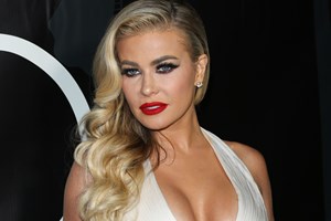 H Denise Richards βγάζει πάνω απο 2 εκατ. δολάρια από το OnlyFans
