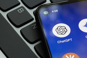 H κινεζική απάντηση στο ChatGPT μόλις έκανε τεράστια ζημιά