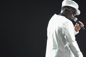 Το viral βίντεο με τον Bono να ρίχνει 'άκυρο' στον Diddy (video)