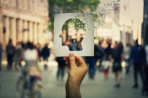 Από πότε αρχίζουμε κι έχουμε αναμνήσεις