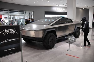 Τηλεκατευθυνόμενο Tesla Cybertruck, έγινε κι αυτό