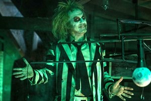 Winona Ryder και Jenna Ortega φέρνουν τα πάνω κάτω στο sequel του 'Σκαθαροζούμη'