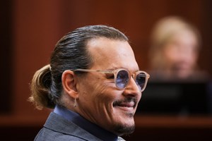 Yulia Vlasova, η νέα σύντροφος του Johnny Depp θυμίζει έντονα Pamela Anderson