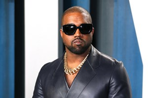 Σε άλλα νέα, ο Kanye West παρομοιάζει τον εαυτό του με τον Χίτλερ