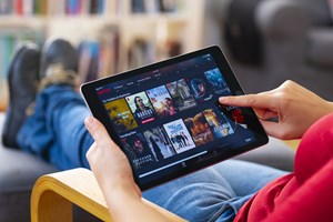 Το Netflix δεν αυξομειώνει τη συνδρομή του, αλλά φέρνει κάτι νέο