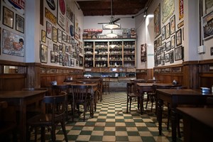 Λένε πως αυτά είναι τα πιο δημοφιλή εστιατόρια και μπαρ της Αθήνας