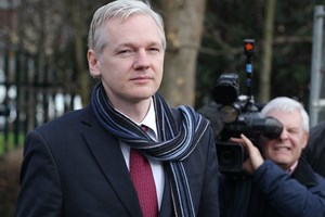 Πώς ο Julian Assange αφέθηκε ελεύθερος