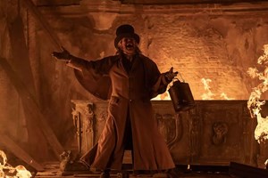 H μεγάλη επιστροφή του Hugh Grant είναι 'αιρετική'