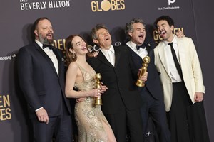 Ούτε η Gigi Hadid γλίτωσε από τη μάνα του Bradley Cooper