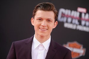 Στη νέα του ταινία, ο Tom Holland σκηνοθετεί τον θάνατό του