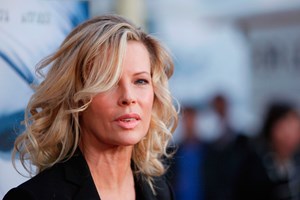 Η Kim Basinger και η παντοτινή γοητεία της 'σεξωγήινης' των '80s