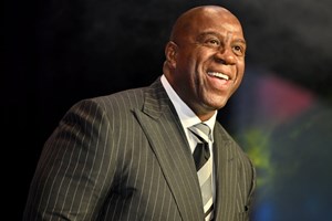 Ζηλέψαμε την πολυτελή θαλαμηγό του Magic Johnson που 'οργώνει' το Ιόνιο (βίντεο)