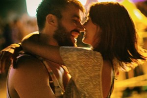 Από πότε το LinkedIn έγινε Tinder;