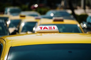 Πόσα χρήματα βγάζει ένας οδηγός ταξί στο Λονδίνο; (video)
