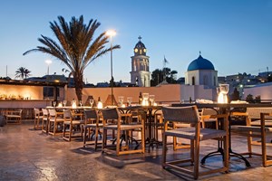 Μία κατοικία στη Σαντορίνη που εμπνέεται από το φυσικό τοπίo