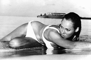 H Nicole Scherzinger με λευκό μπικίνι είναι πάντα μία καλή ιδέα