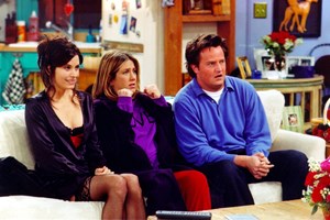 Το 'φάντασμα' του Matthew Perry μάλλον επισκέπτεται ένα από τα 'Φιλαράκια'