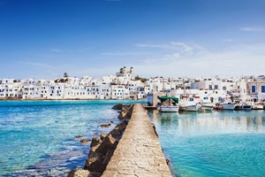 Το μικρό νησί, μια ώρα από την Αθήνα, που προσφέρει καταφύγιο από τον καύσωνα