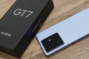 Συνεργασία Aston Martin και realme για το απίστευτο κινητό GT 7 (video)