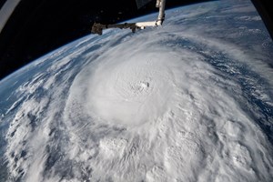 Η SpaceX πιάνει πύραυλο στον αέρα και η επιστημονική φαντασία έγινε πραγματικότητα