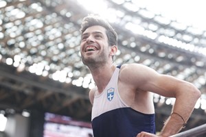 Ολυμπιακοί Αγώνες 2024 | Ο Απόστολος Χρήστου 'κολυμπά' προς το βάθρο