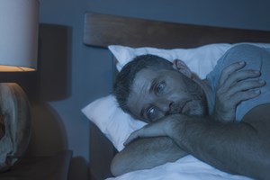 Τι δεν πρέπει να κάνεις αν ο ύπνος σου διακοπεί μέσα στη νύχτα