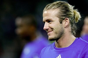 Απίστευτο: Τενίστας έκοψε τα μαλλιά του την ώρα του αγώνα