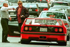 Δισεκατομμυριούχος ξέχασε ότι είχε Ferrari για 10 χρόνια και το έμαθε από το τηλέφωνο